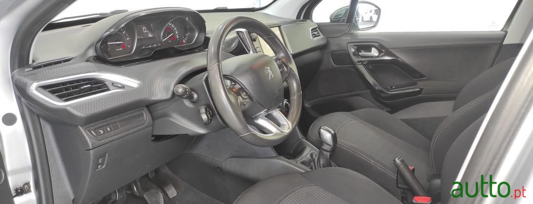 2017' Peugeot 208 photo #5