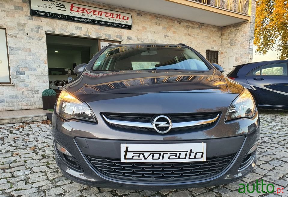 2014' Opel Astra Sports Tourer photo #3