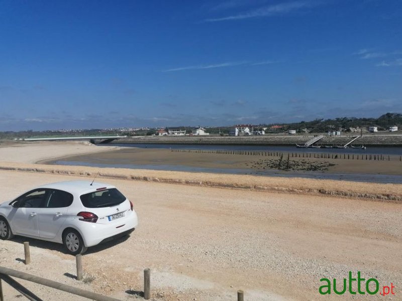 2015' Peugeot 208 photo #6