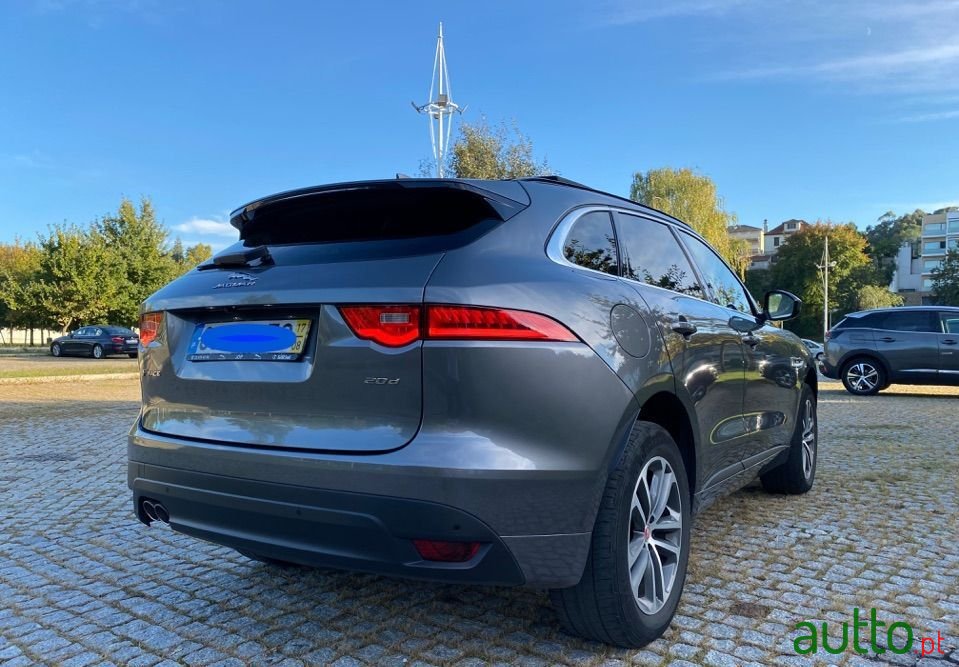 2017' Jaguar F-Pace photo #6