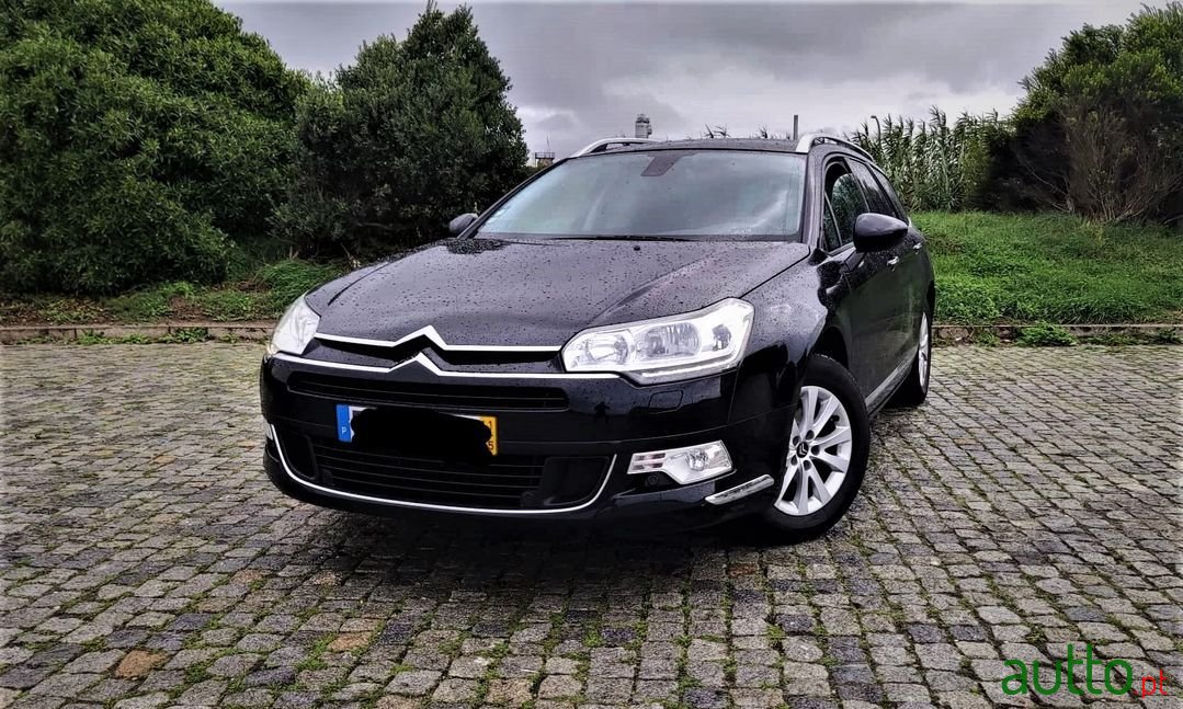 2011' Citroen C5 Tourer photo #1