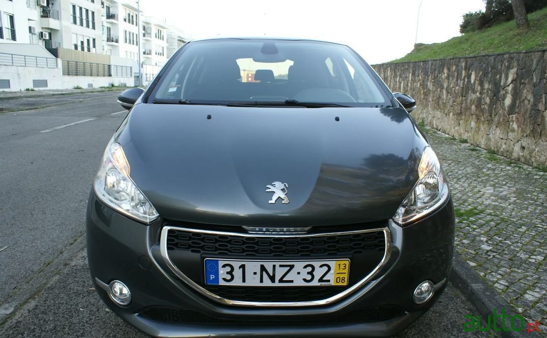 2013' Peugeot 208 photo #2