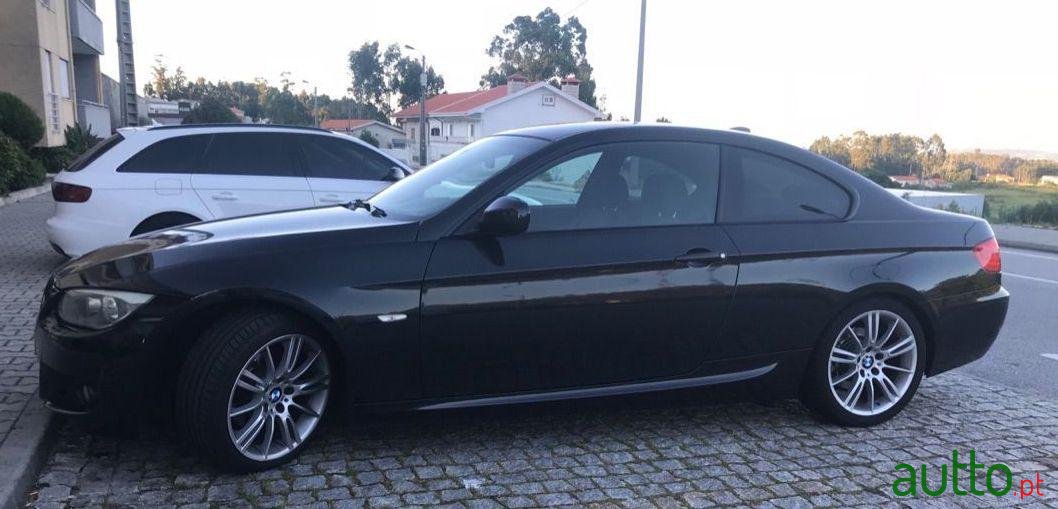 2010' BMW 320 Coupe Pack M photo #3