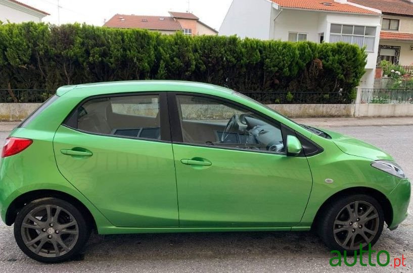 2010' Mazda 2 Comfort photo #3