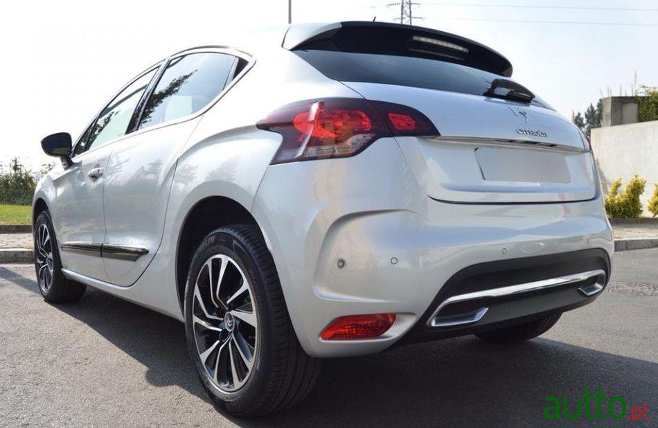 2013' Citroen DS4 photo #2
