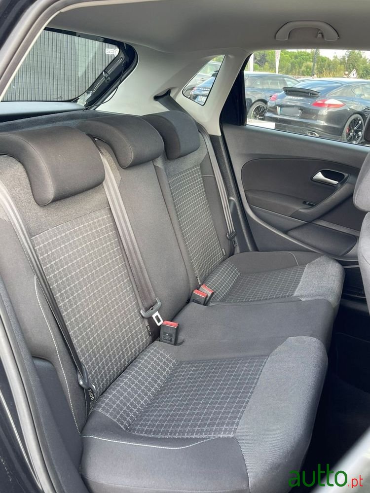 2016' Volkswagen Polo photo #5