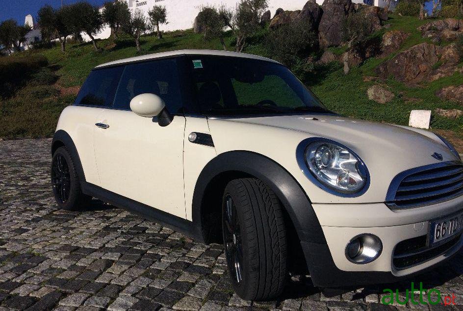 2009' MINI Cooper photo #2