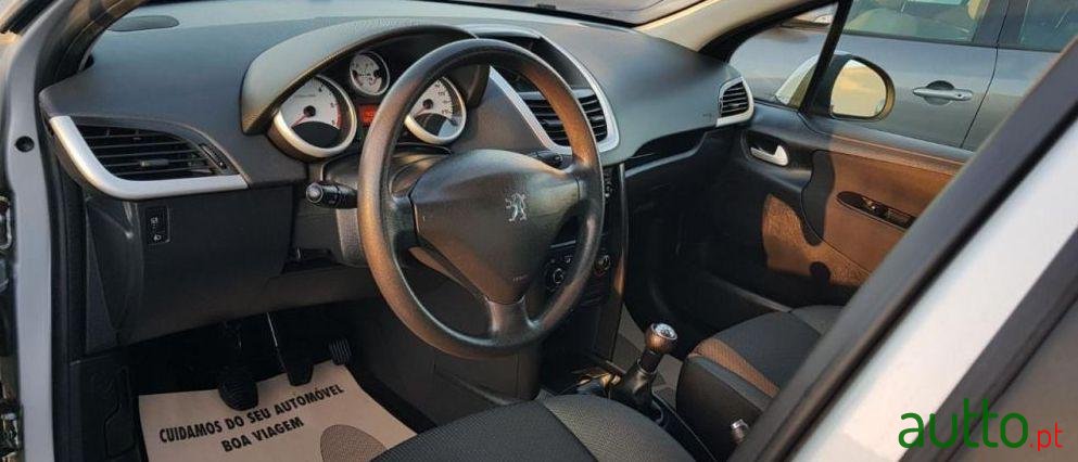 2010' Peugeot 207 photo #2