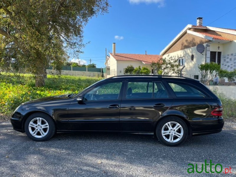 2004' Mercedes-Benz E-220 photo #1