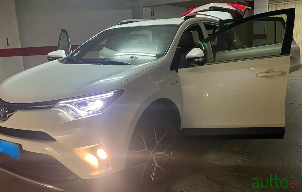 2016' Toyota RAV4 photo #3