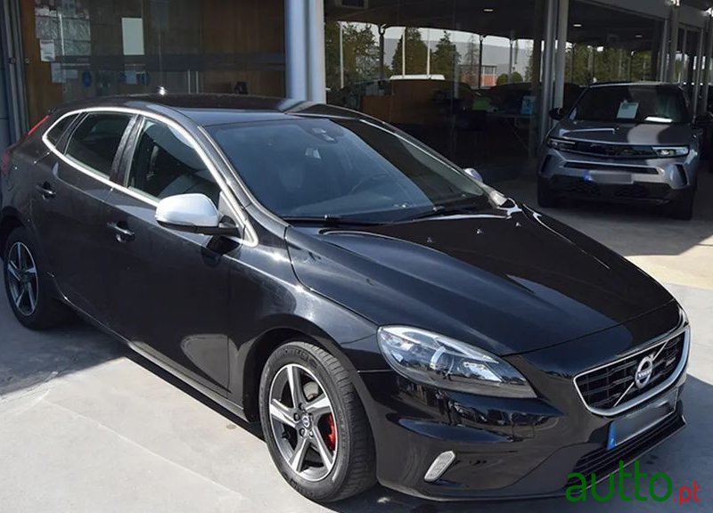 2015' Volvo V40 2.0 D2 R-Design photo #3