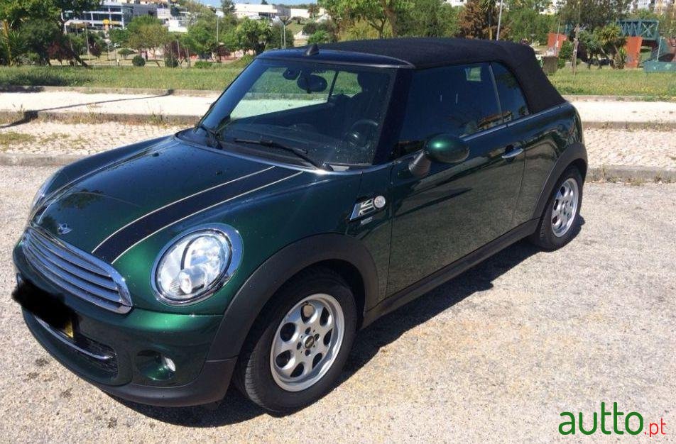 2014' MINI Cabrio photo #1