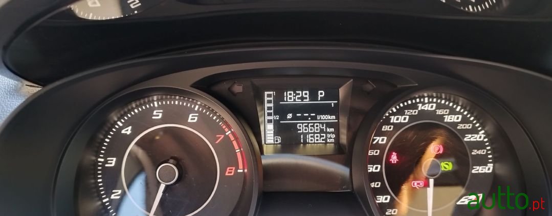 2014' SEAT Ibiza photo #3