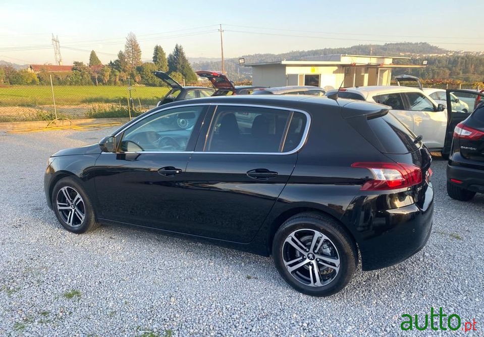 2015' Peugeot 308 photo #6