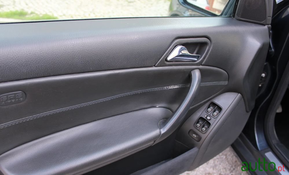 2002' Mercedes-Benz C 220 photo #6