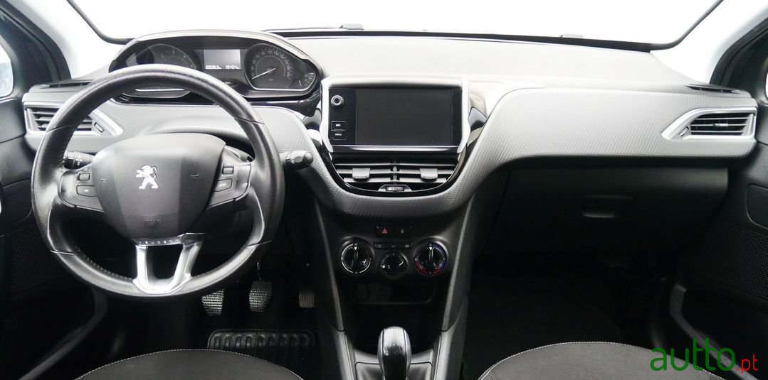 2016' Peugeot 208 photo #6