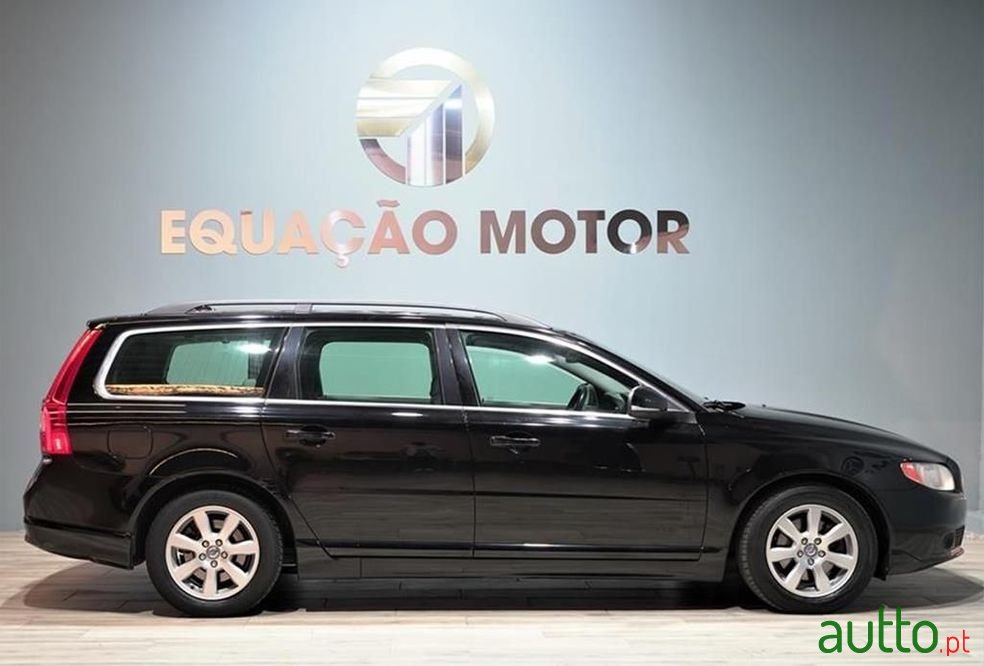 2012' Volvo V70 photo #3