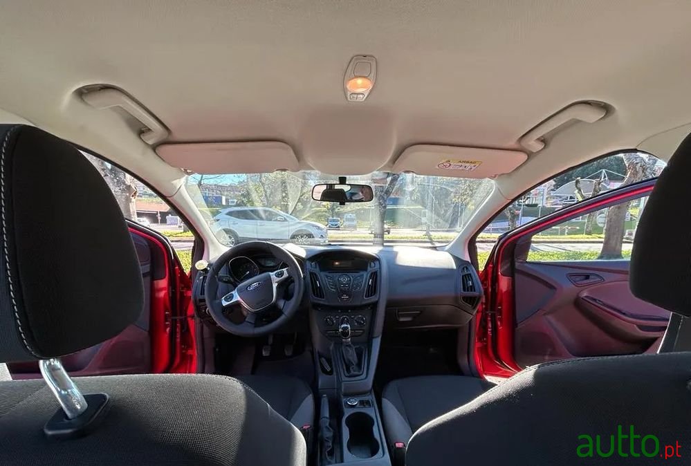 2015' Ford Focus Sw photo #4