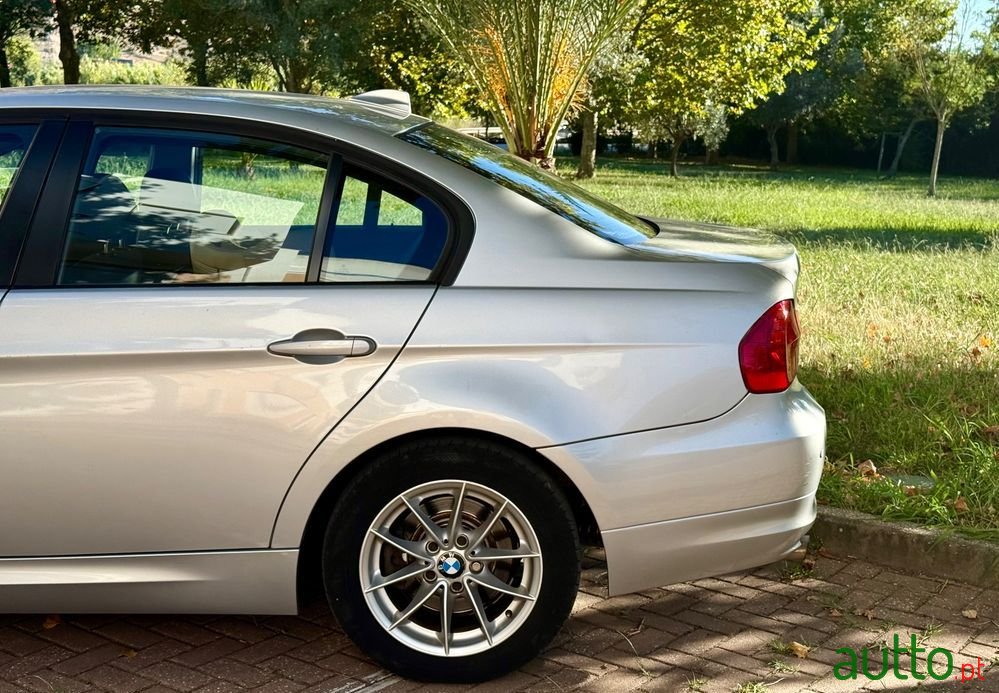 2010' BMW Série 3 D Navigation photo #3