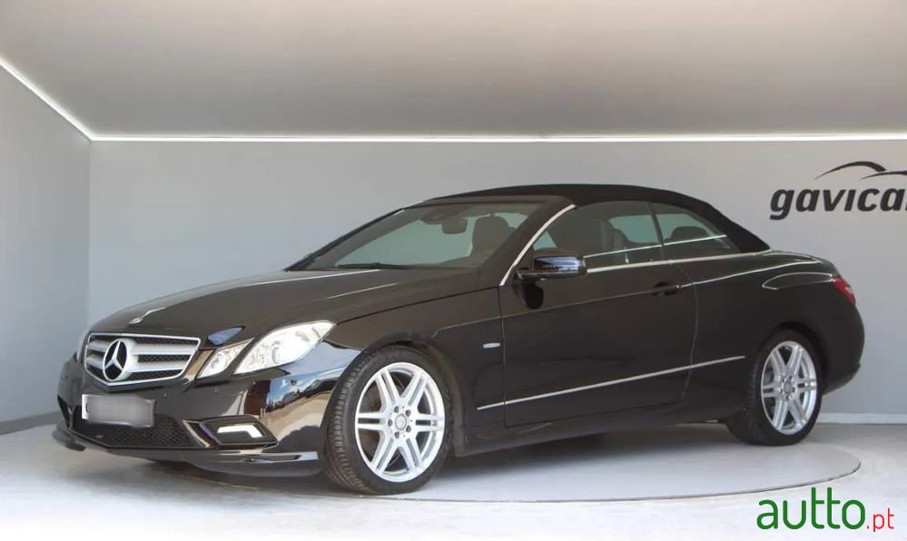 2011' Mercedes-Benz E 250 photo #4