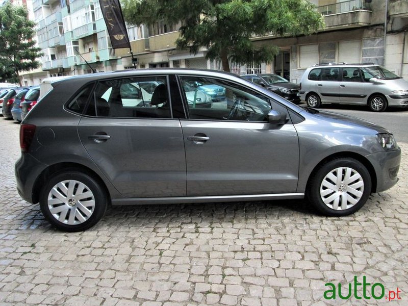 2012' Volkswagen Polo Confortline photo #2
