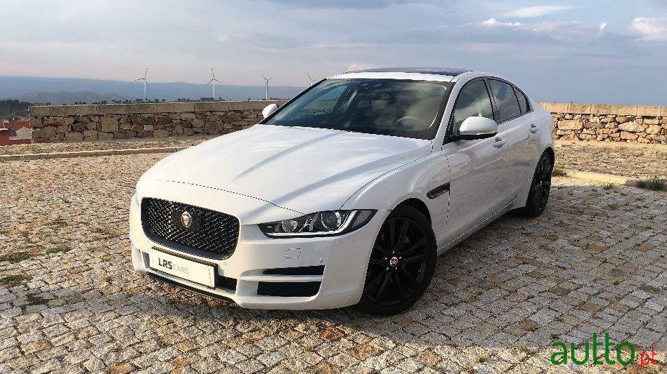 2018' Jaguar Xe 2.0D Portofolio photo #2