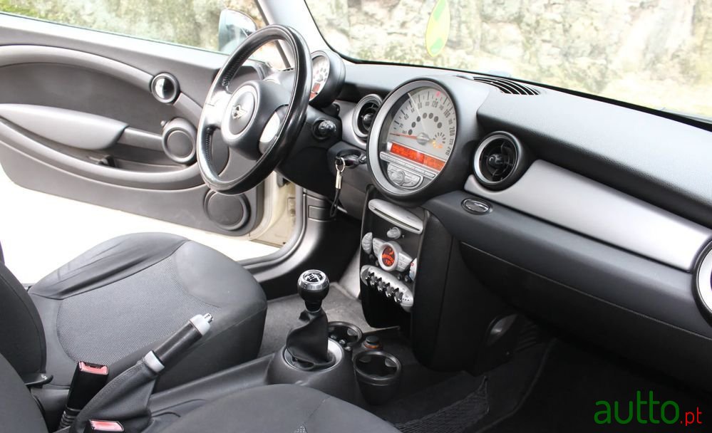 2008' MINI Cooper D photo #3