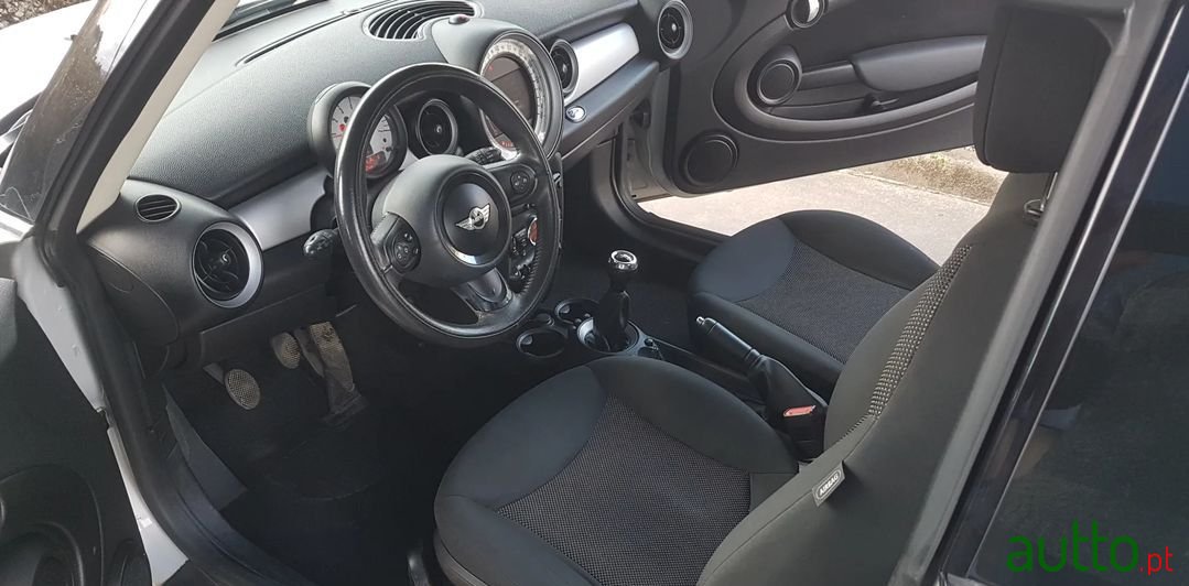 2012' MINI Cooper photo #5