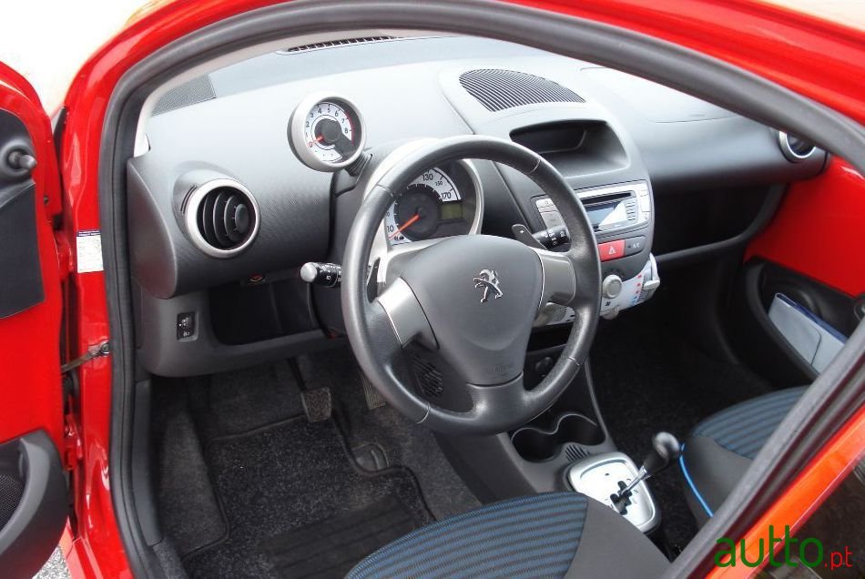2012' Peugeot 107 photo #3