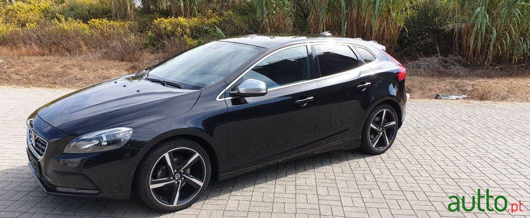 2013' Volvo V40 R Sport photo #1