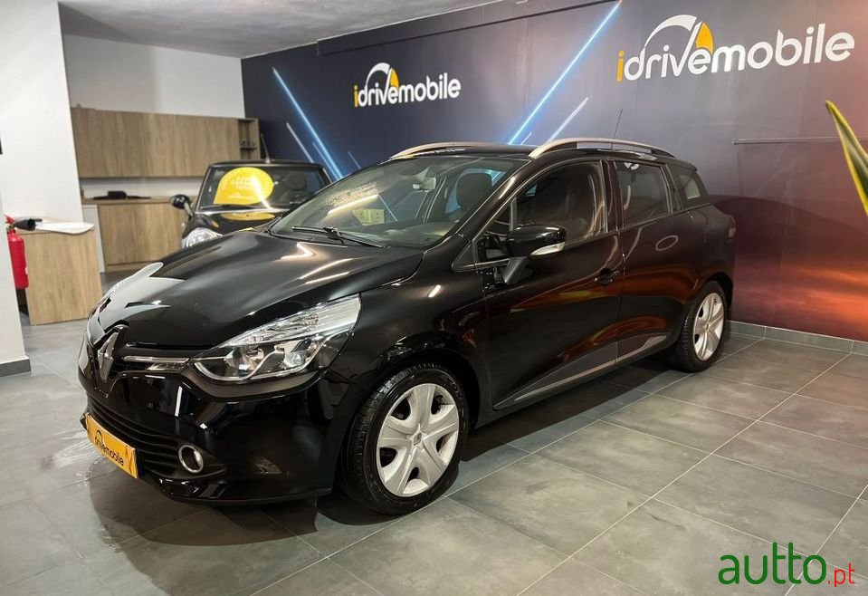 2015' Renault Clio Sport Tourer photo #2