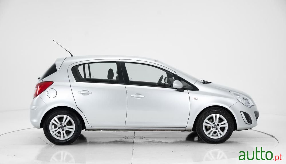 2011' Opel Corsa photo #2