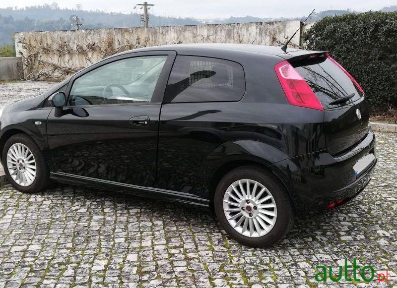2009' Fiat Punto 90Cv Comercial photo #2