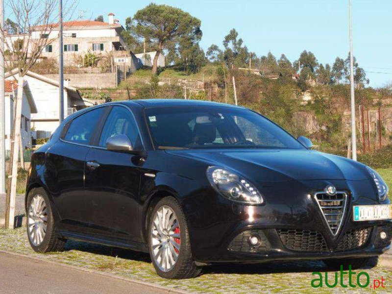 2011' Alfa Romeo Giulietta Progression photo #1