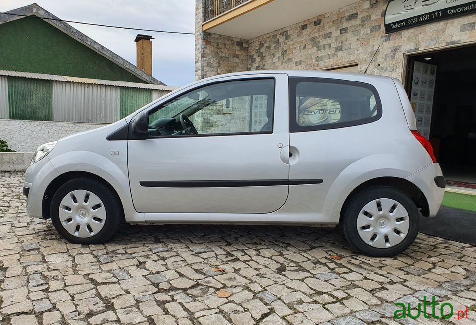 2010' Renault Twingo photo #3
