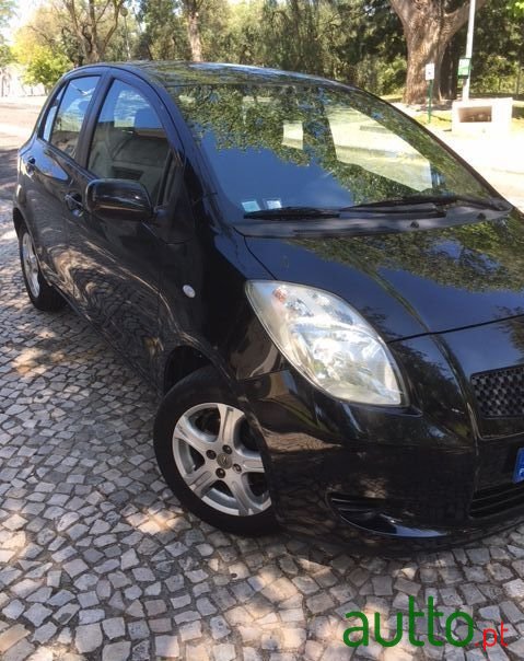 2008' Toyota Yaris photo #3