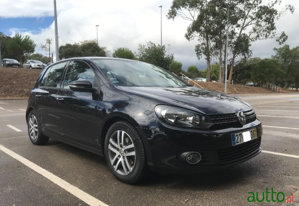 2009' Volkswagen Golf photo #1