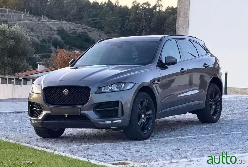 2016' Jaguar F-Pace photo #3