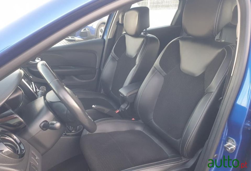 2017' Renault Clio Sport Tourer photo #5