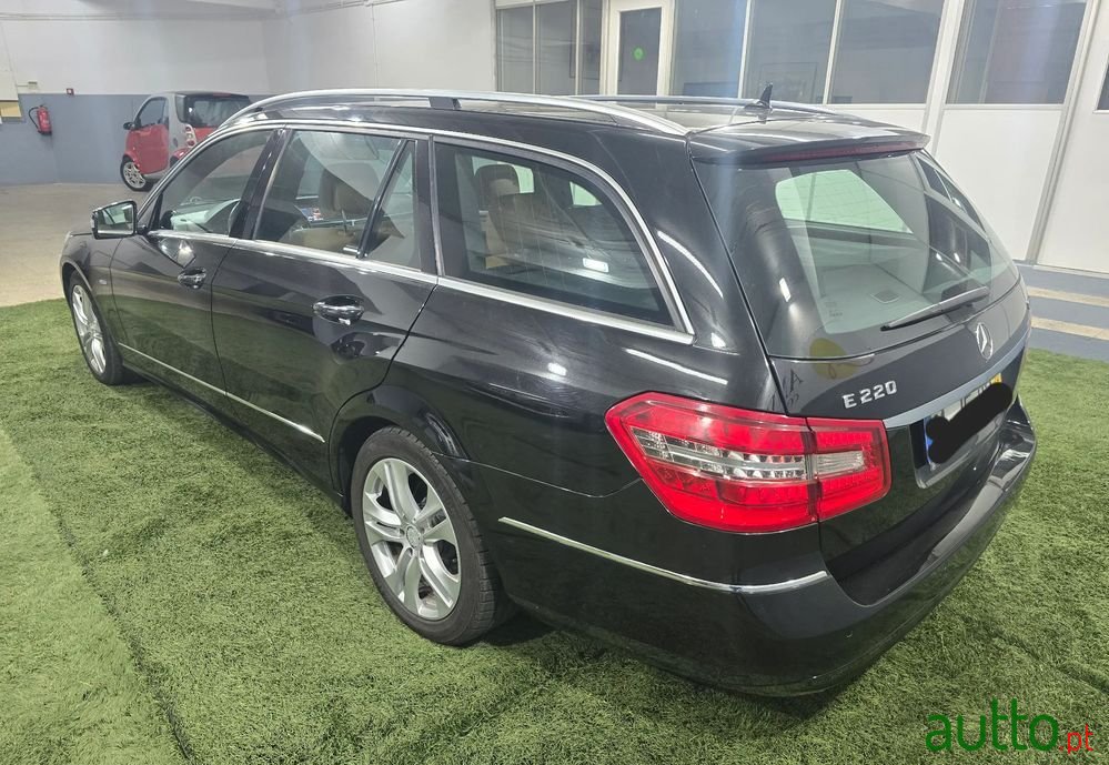 2010' Mercedes-Benz Classe E photo #6