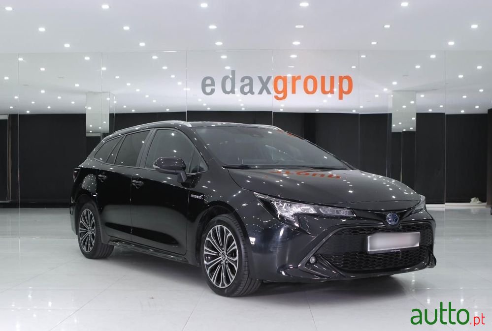 2020' Toyota Corolla Touring Sports photo #1