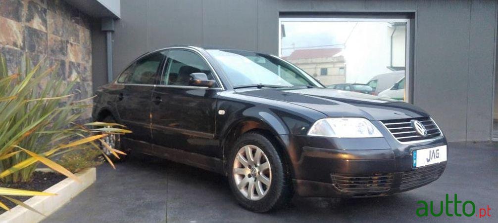 2003' Volkswagen Passat 1.9 Tdi 130 Cv photo #3