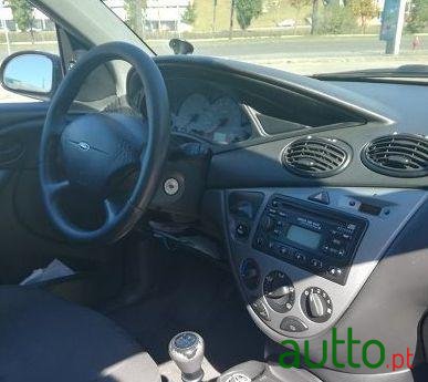 2000' Ford Focus photo #3