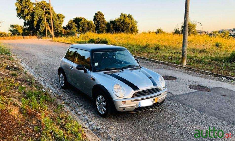 2001' MINI One photo #4