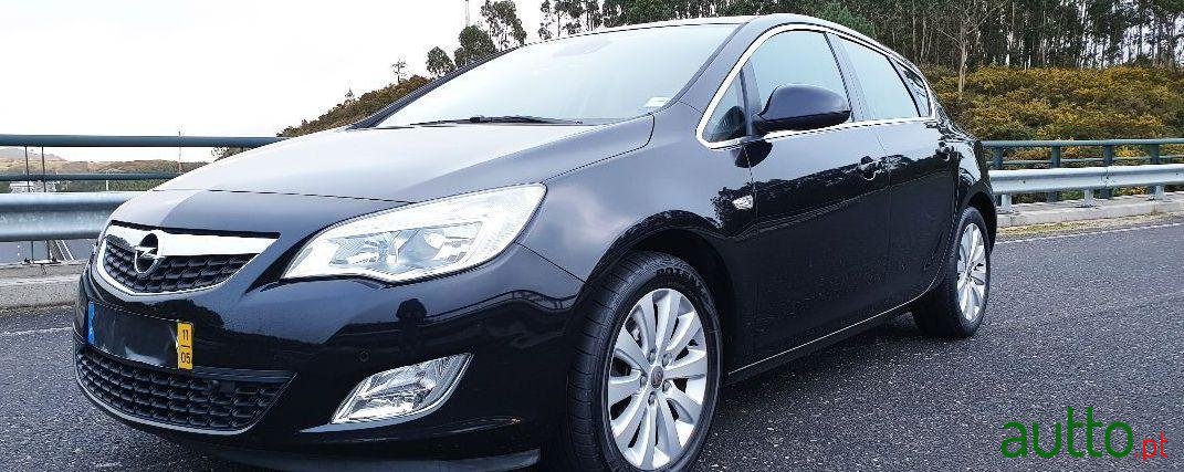 2011' Opel Astra 1.7 Cosmo photo #3
