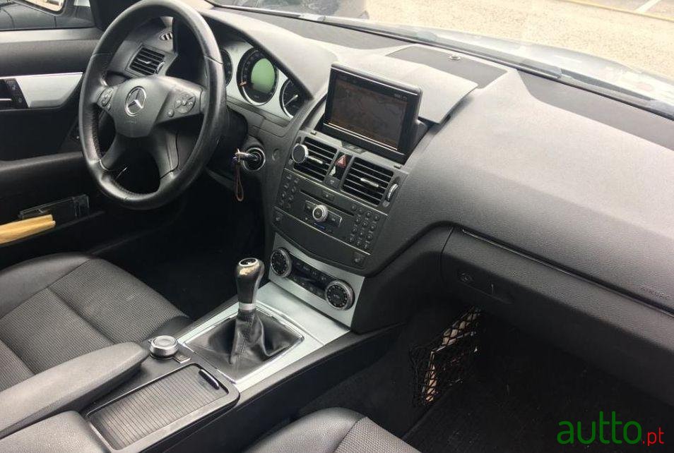 2007' Mercedes-Benz C-220 Avangarde photo #3