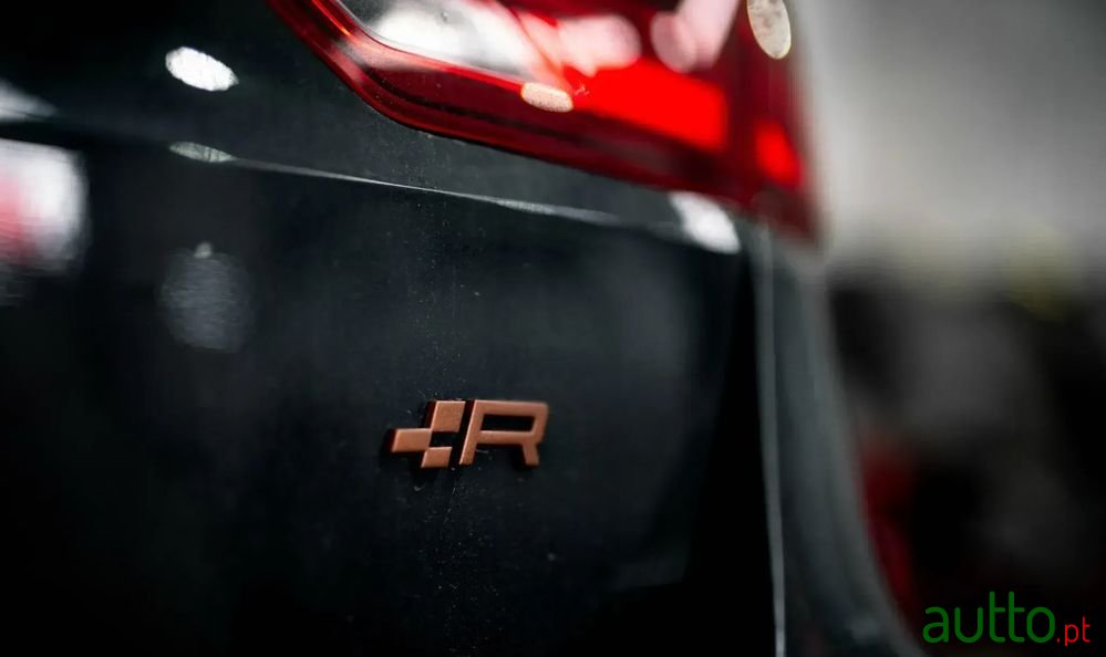 2020' SEAT Leon St photo #6