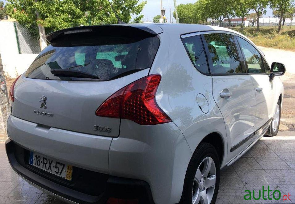 2013' Peugeot 3008 Hy4 200 Cv photo #1