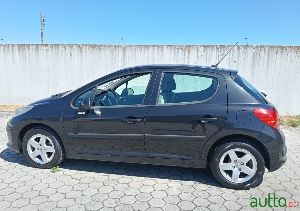 2006' Peugeot 207 1.4 Hdi Premium photo #1