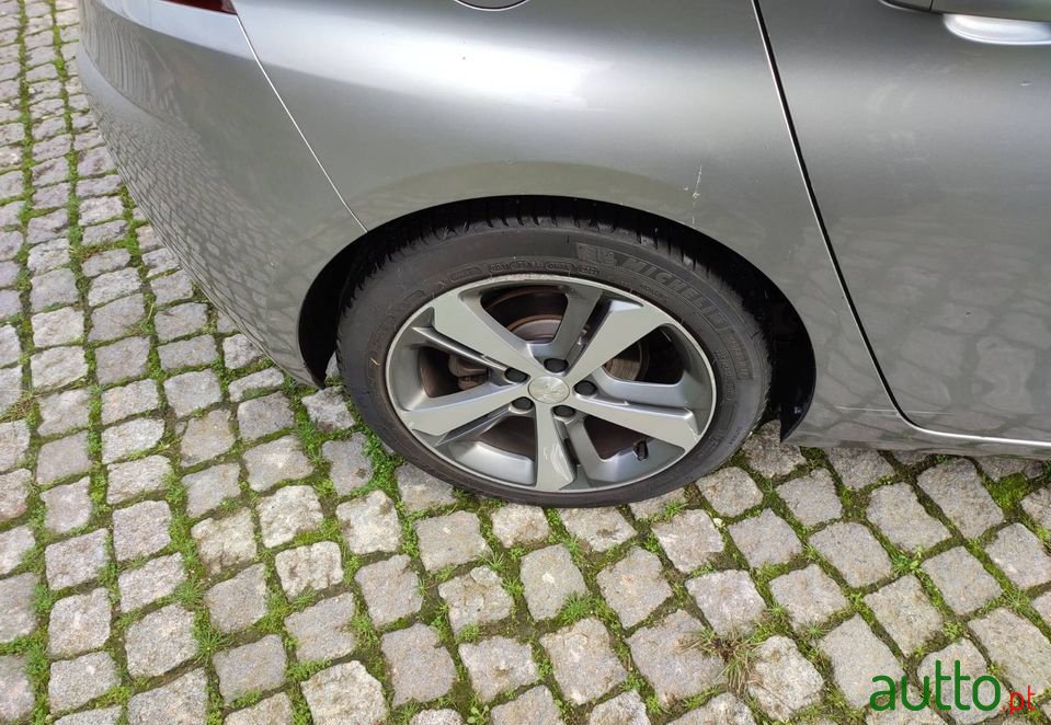 2013' Peugeot 308 photo #4